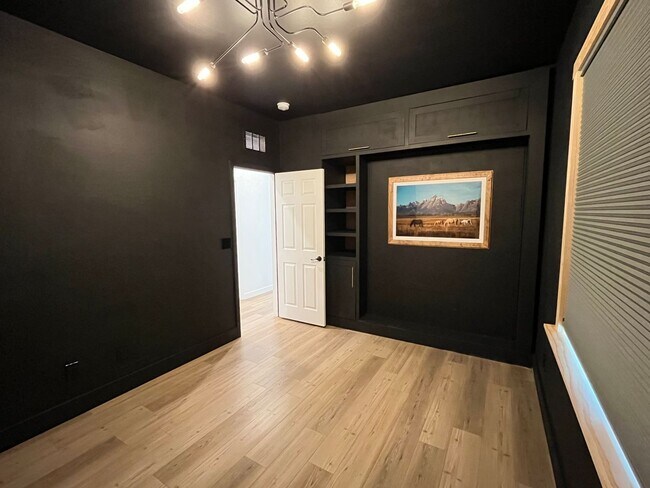 Building Photo - Stunning 3 Bedroom 3 Bathroom in Summerlin...