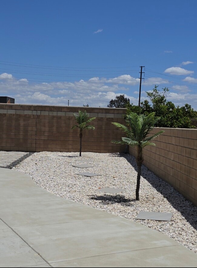 Building Photo - 8418 Lourenco Ln