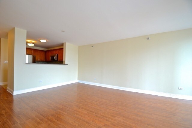 Building Photo - 345 N La Salle Dr