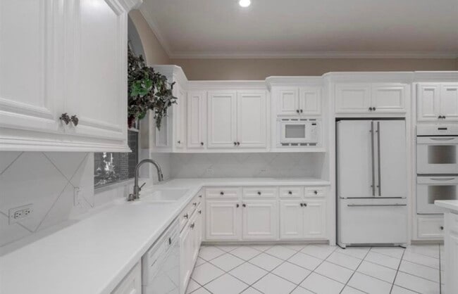 Building Photo - 94 E Fairbranch Cir