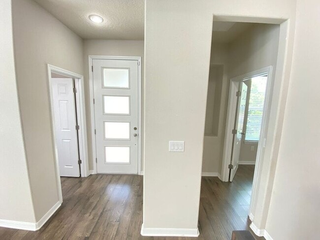Building Photo - 2609 Amati Dr