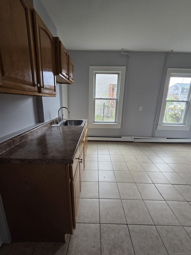 Building Photo - 190 Westland St