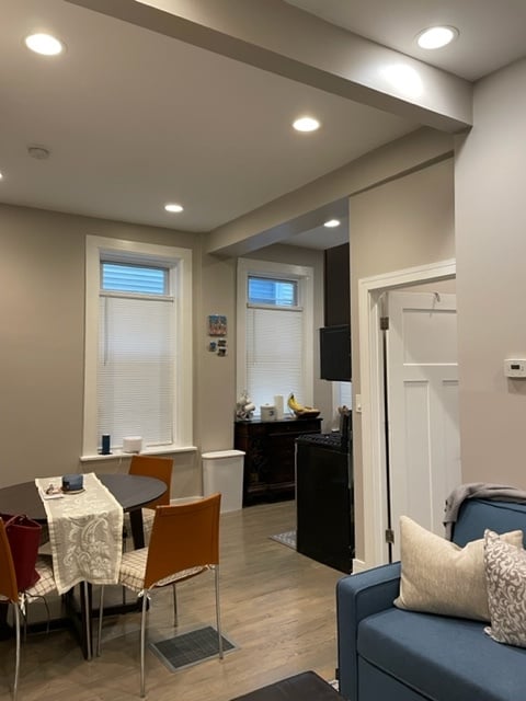 dining area - 2336 N Southport Ave