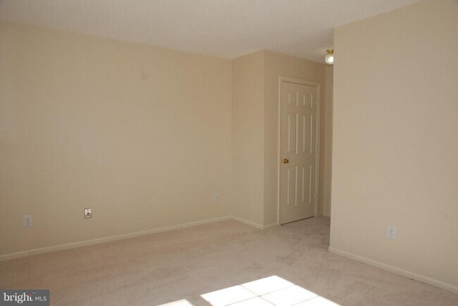 Building Photo - 9230 Niki Pl
