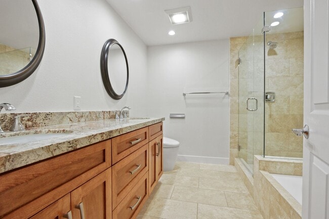 Building Photo - Panoramic View Condo For Lease