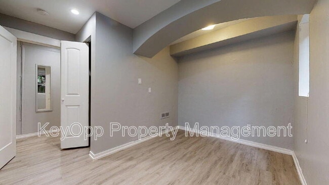 Building Photo - 180 Stanyan St
