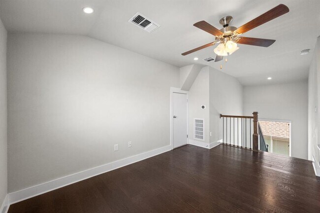 Building Photo - 915 Banyon St