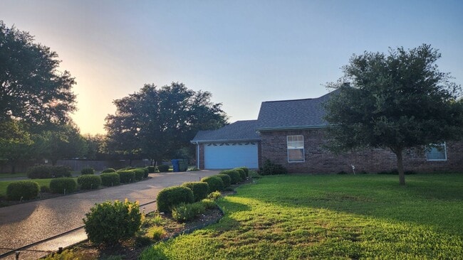 Building Photo - 4/2 in MIDWAY ISD