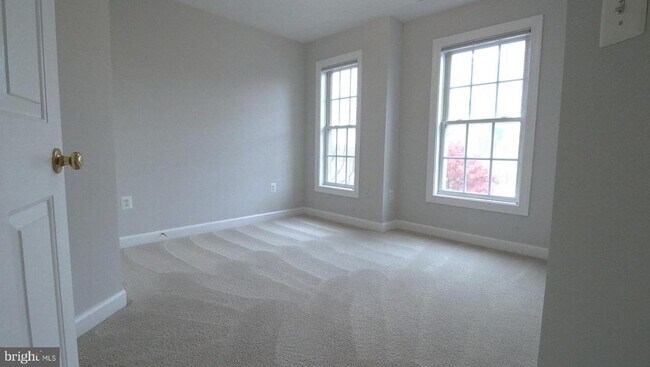 Building Photo - 7228 Fair Oak Dr