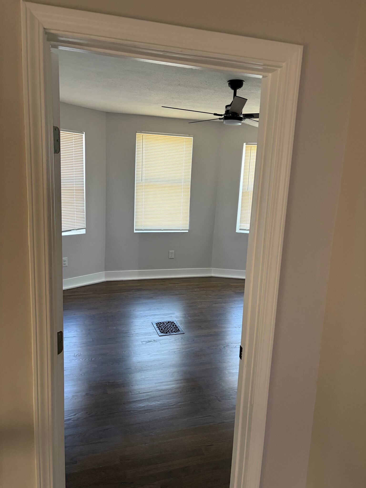 Building Photo - 2624 Montgall Ave