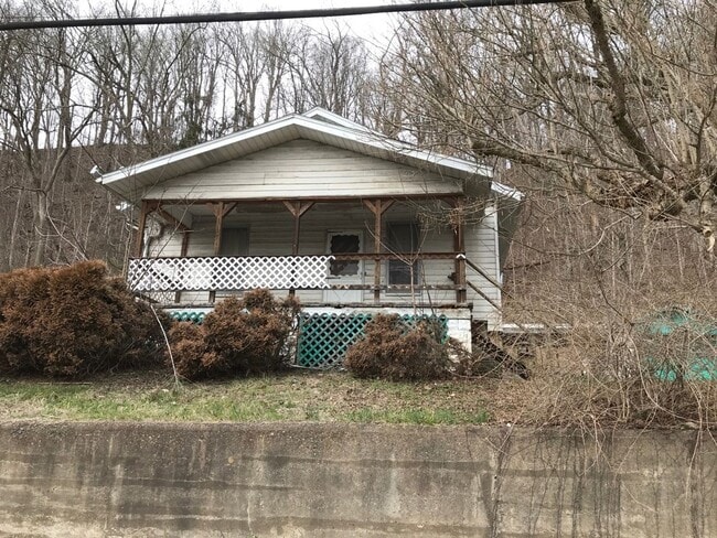 Building Photo - 843 Milford St