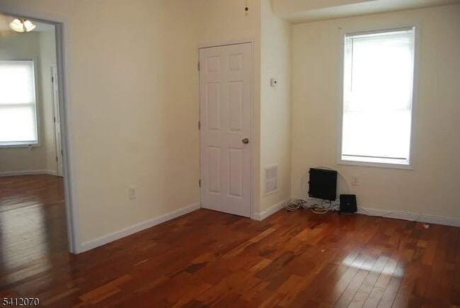 Building Photo - 29 Alexander St