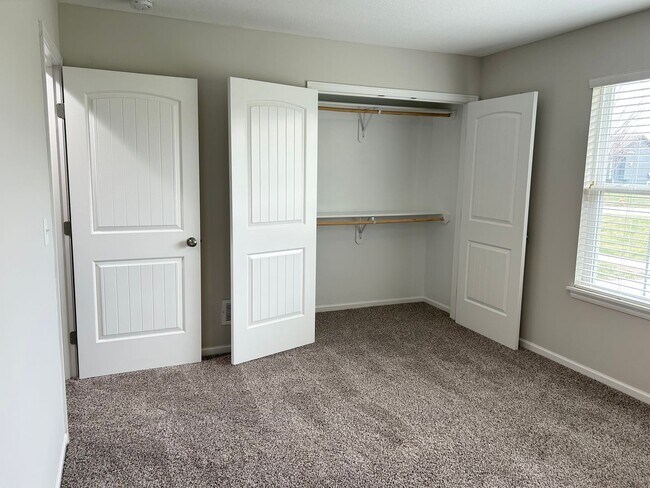 Building Photo - 2 Bed | 2 Bath | 2 Car Garage Single Level Home in Raymore