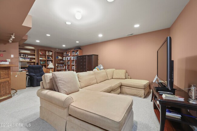 Building Photo - 12 Riviera Dr