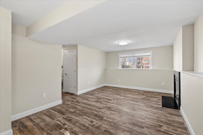 Building Photo - Available Now – Renovated 5BR / 3BA Home in Quiet Sterling Cul-de-Sac