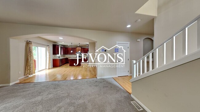 Building Photo - Free rent for September if you move in now...