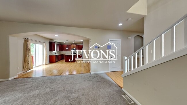 Building Photo - Spacious 5-bedroom home in a great community with 2-car garage, washer and dryer, just minutes fr...