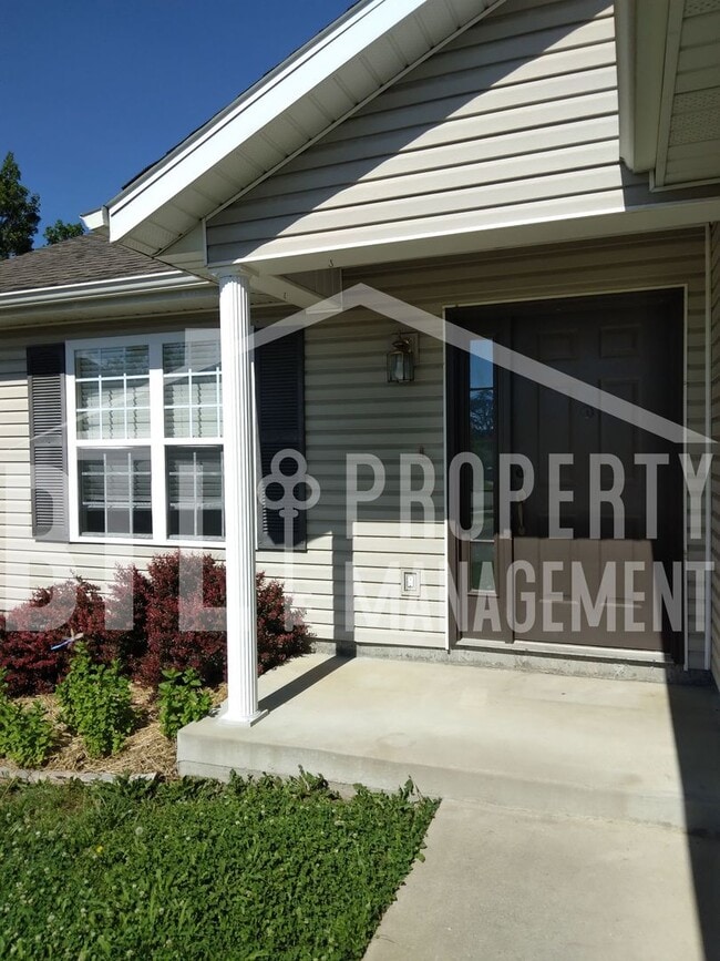 Building Photo - 3 Bedroom 2 Car Garage Duplex in Branson