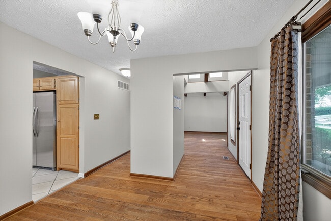 Building Photo - 4 Bedroom Near Butler University!