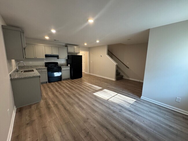 Building Photo - 203 Mountaindale Dr