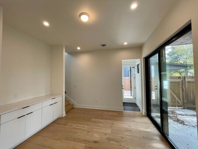 Building Photo - Palo Duro