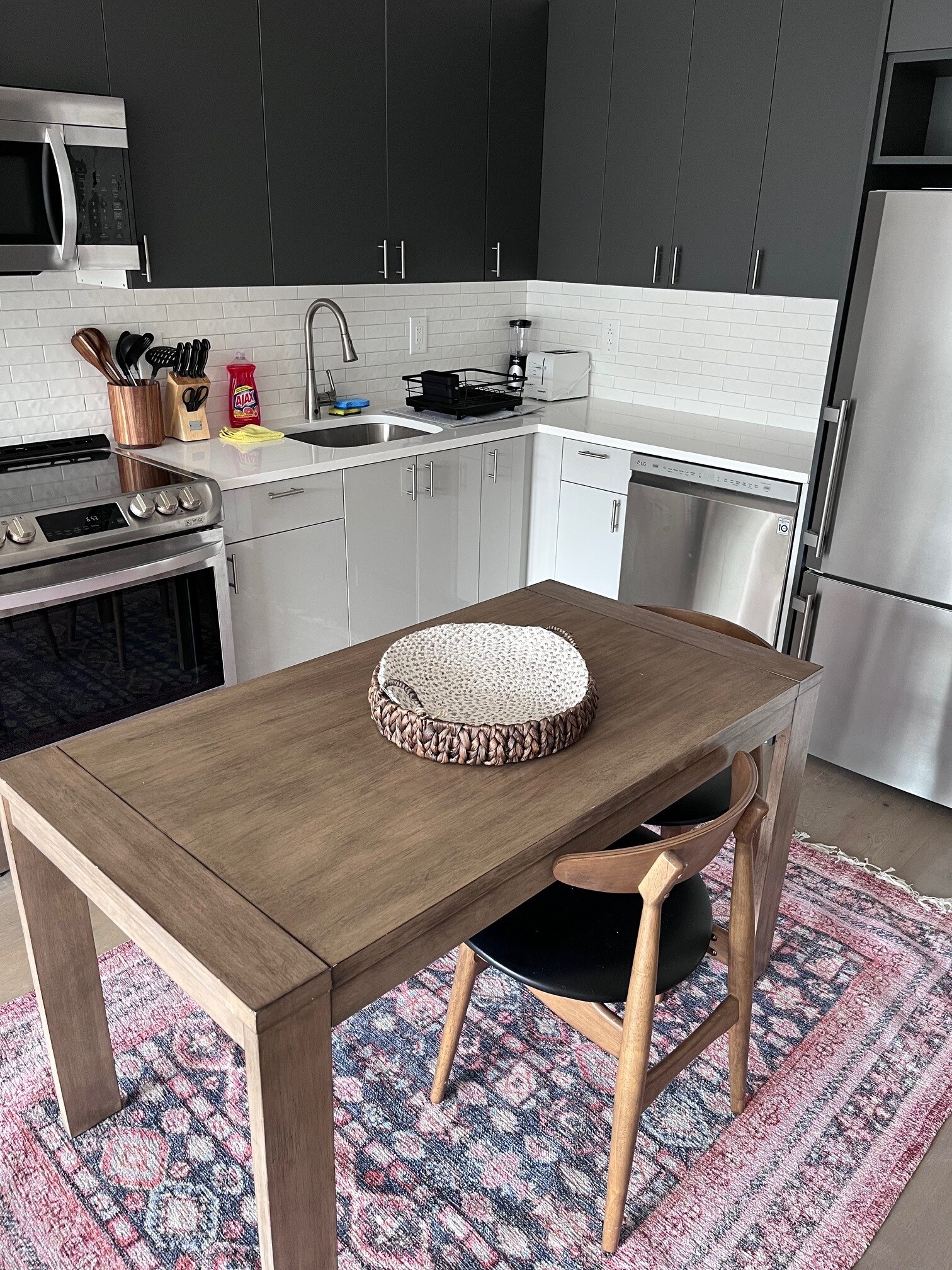 Building Photo - 1390 Putnam Ave