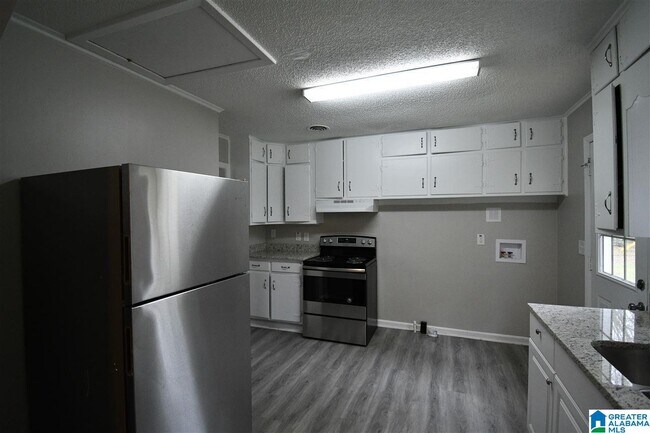 Building Photo - 209 13th Ave NE