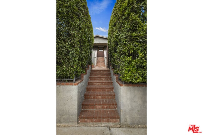 Building Photo - 5215 Almaden Dr