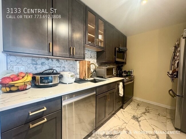 Building Photo - 3133 Central St