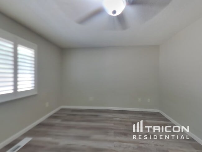 Building Photo - 6725 Canoe Hill Dr
