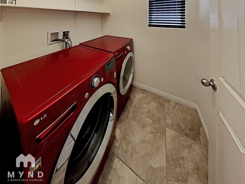 Building Photo - 10709 Dobbs Ave