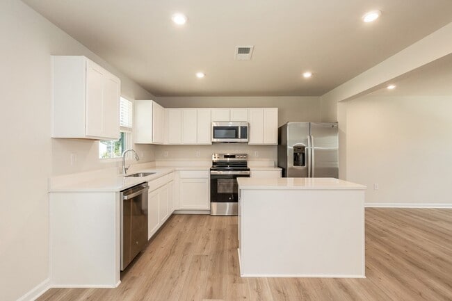 Building Photo - Brand New End-Unit Townhome in Raleigh