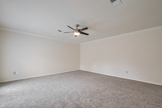 Building Photo - 13731 Greenway Dr