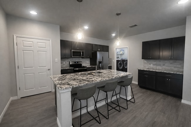 Building Photo - 3 Bed 2 Bath Jarrell Tx New management