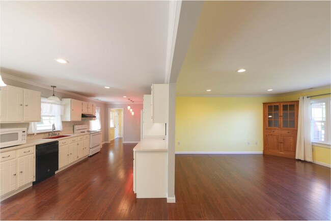 Building Photo - 20 Buckland Dr