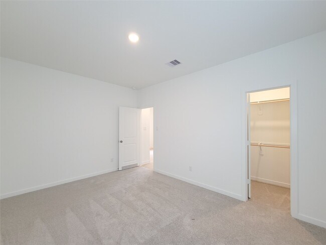 Building Photo - 17850 Aile Pierre Pass