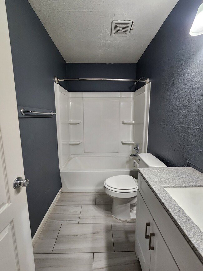 Building Photo - 143 S Doran