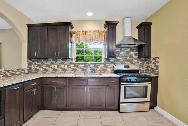Building Photo - Charming 4-Bedroom Home near Downtown SA!