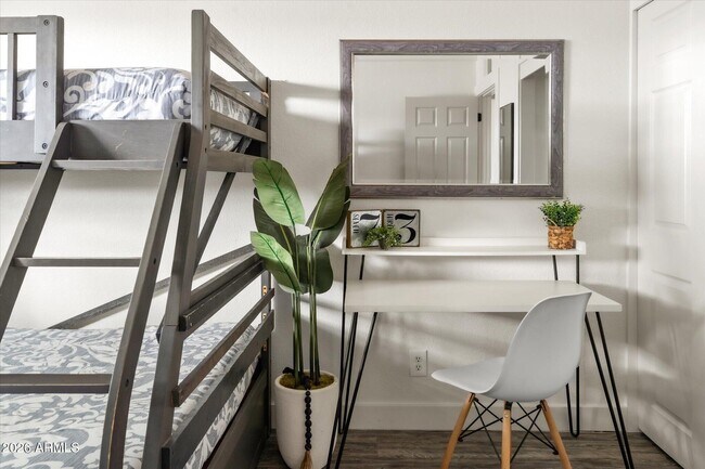 Building Photo - 423 N 73rd Pl