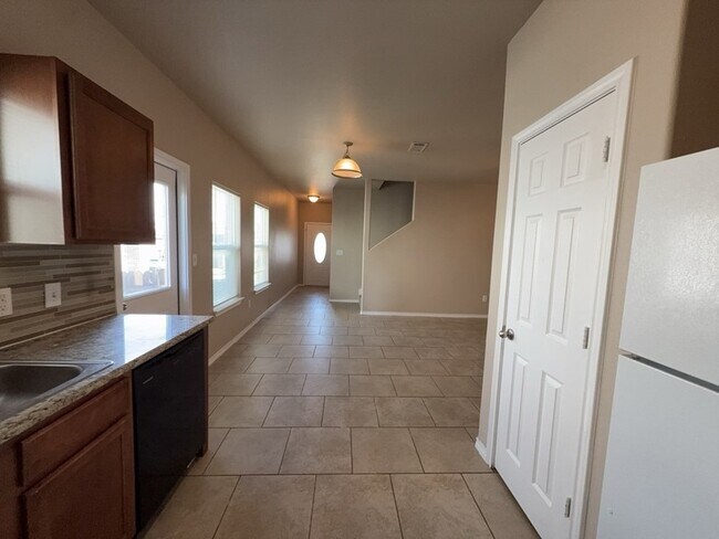 Building Photo - 704 E College St