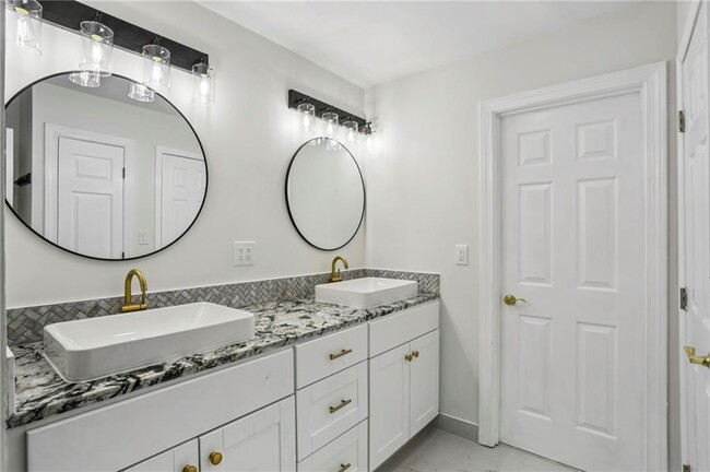 Building Photo - 1536 Oak Grove Rd