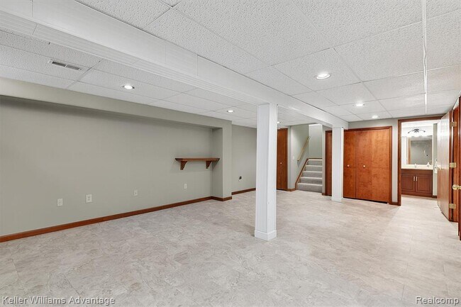 Building Photo - 40051 Finley Dr