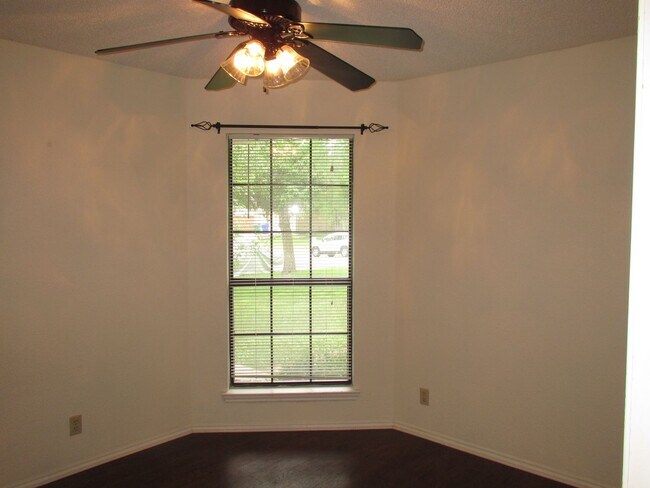Building Photo - 1811 Lionheart Drive