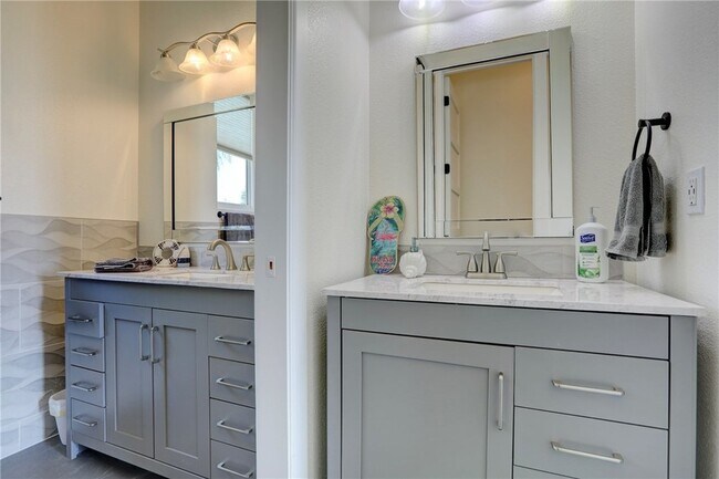 Building Photo - 7785 Grand Oak Cir