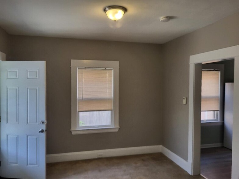 Building Photo - 2094 Dowd Ave