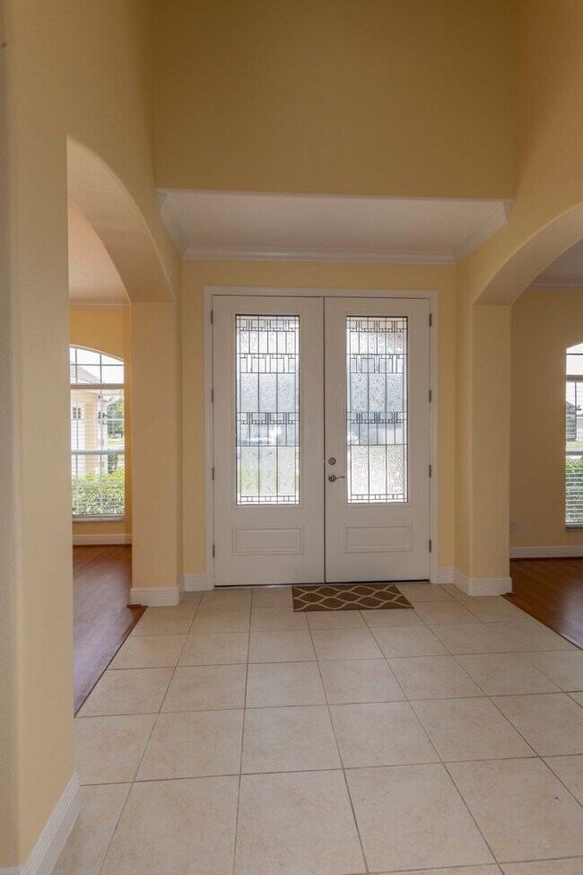 Building Photo - BEAUTIFUL 5 Bedroom/4 Bath Home Located in...