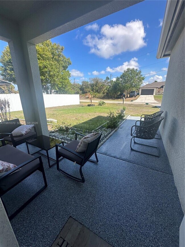 Building Photo - 5029 S Peachtree Cir