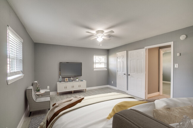 Building Photo - 907 Avenue E