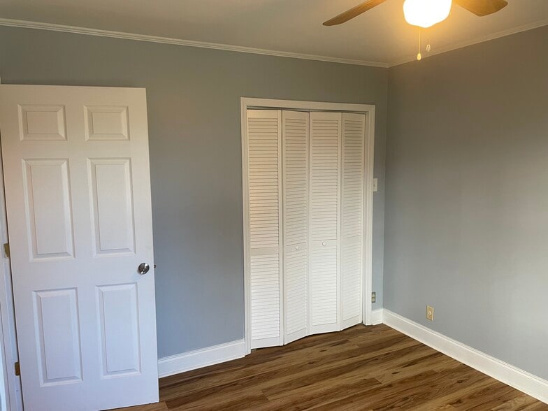 Building Photo - 3400 Fairway Rd