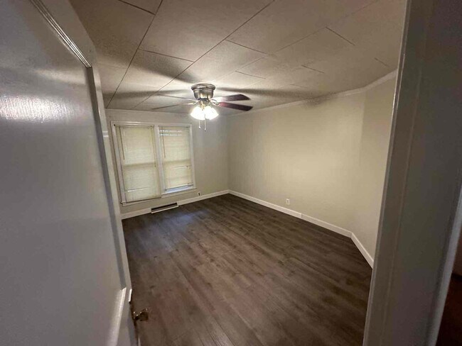 Building Photo - 713 Pine St